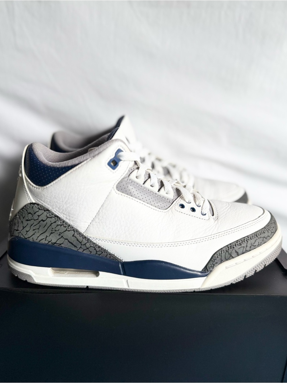AUTHENTIC Jordan 3 Retro Midnight Navy size 9.5 CT8532-140 2023 PRE-OWNED